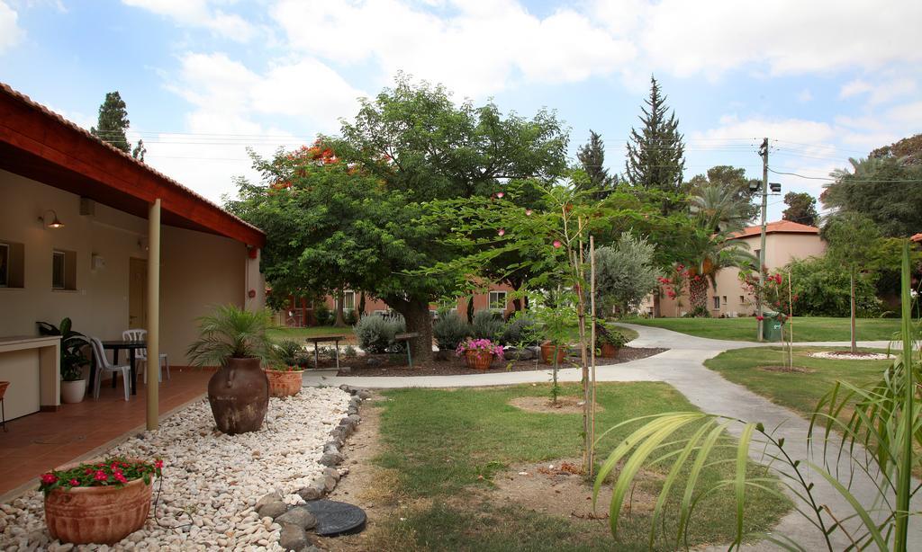 Shaar Hagolan Kibbutz Country Lodging Exterior photo