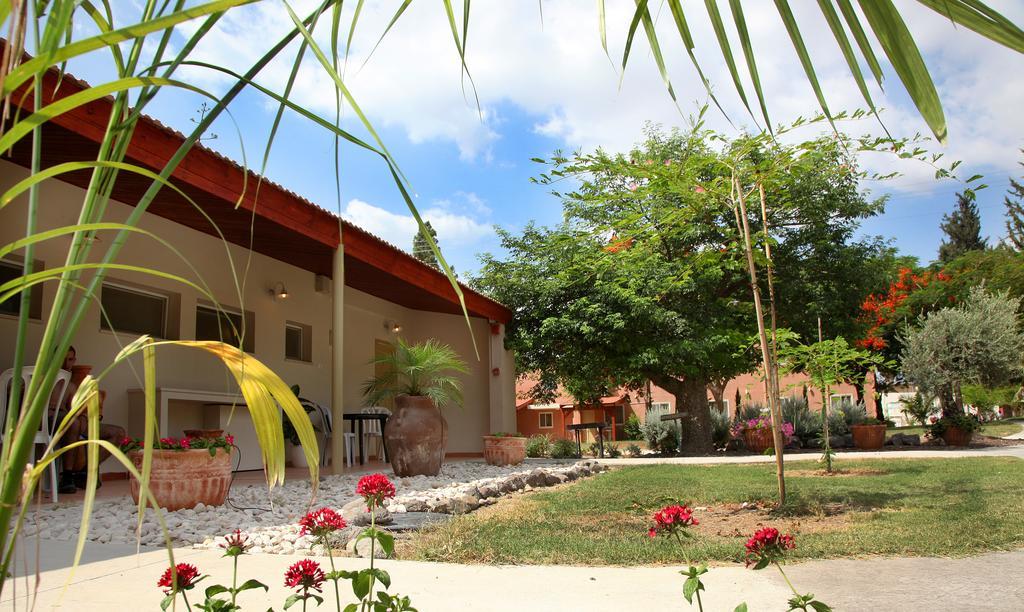 Shaar Hagolan Kibbutz Country Lodging Exterior photo