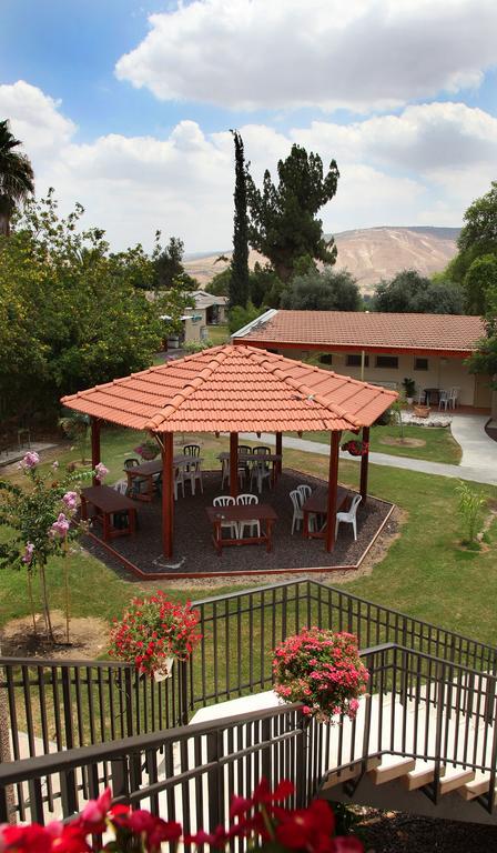 Shaar Hagolan Kibbutz Country Lodging Exterior photo